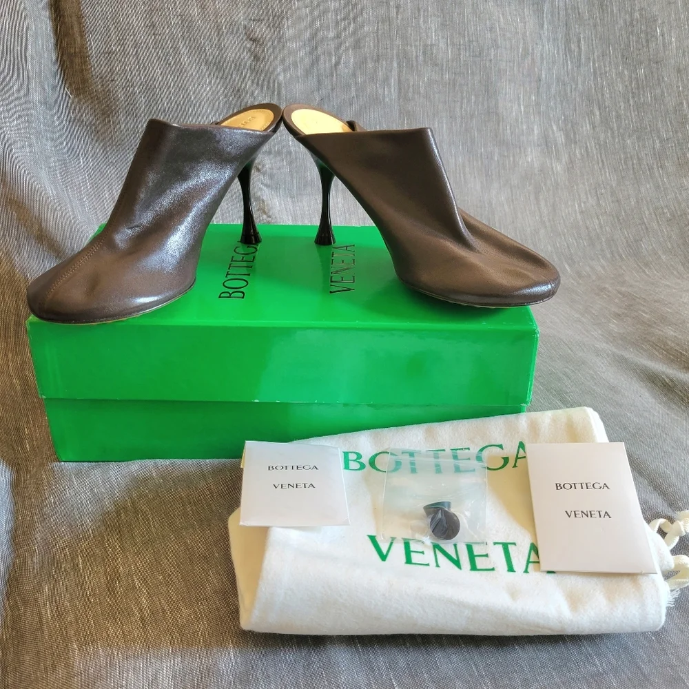 New Women's Bottega Veneta Brown Leather Raffia Stretch Mule Heels Size 7 US - Picture 1 of 15